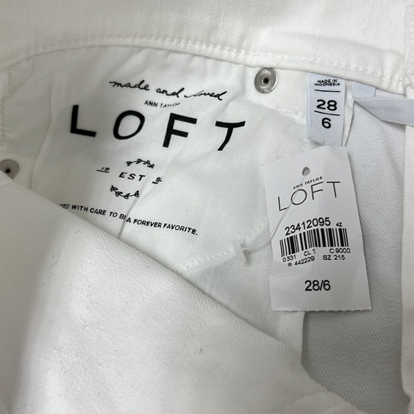 NWT LOFT Women’s Modern Skinny Jeans with Floral Embroidery at Hips - Picture 6 of 6